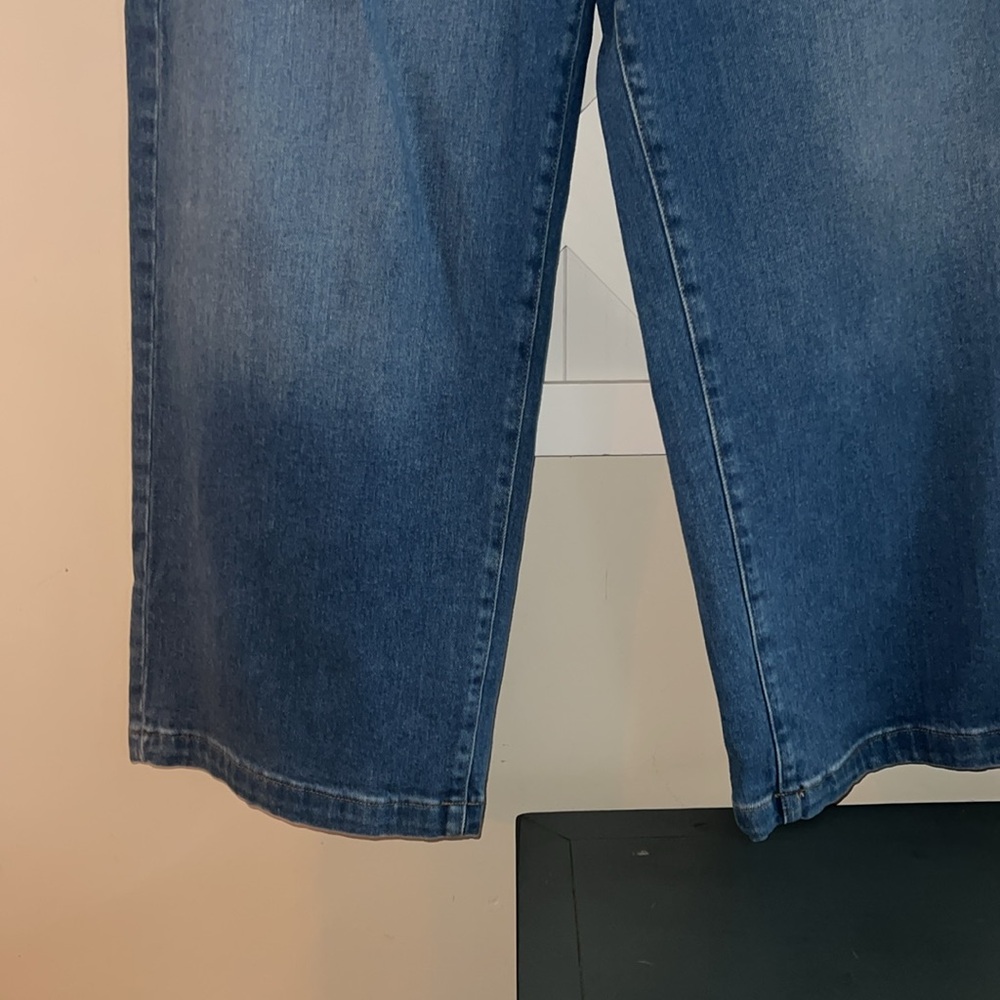 Universal Thread Blue Flare Wide Leg Jeans size 16/33R - Picture 2 of 6